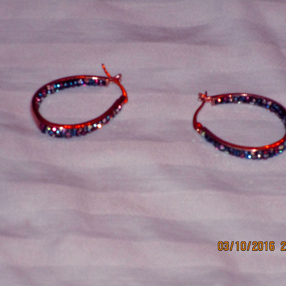 Classy and sparkling earrings